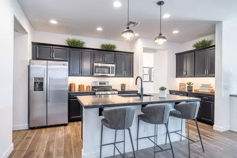 Kitchen - 7941 E Renata Ave, Mesa, AZ 85212 photo 10 of 12