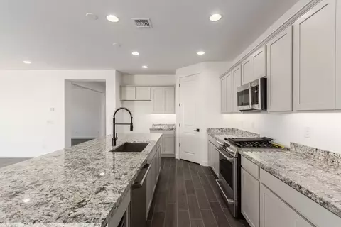 Kitchen - 7941 E Renata Ave, Mesa, AZ 85212 photo 4 of 12
