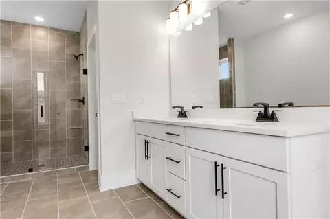 Bath - 3615 Belle Fields Crossing Suwanee Georgia 30024, Suwanee, GA 30024 photo 4 of 5