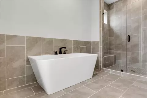 Bath - 3615 Belle Fields Crossing Suwanee Georgia 30024, Suwanee, GA 30024 photo 3 of 5