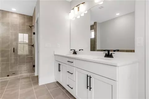 Bath - 3615 Belle Fields Crossing Suwanee Georgia 30024, Suwanee, GA 30024 photo 2 of 5