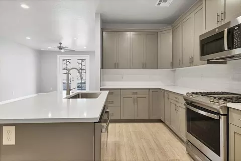 Kitchen - 52 E Dakar Ln, Saint George, UT 84790 photo 4 of 5