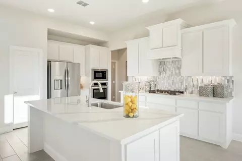 Kitchen - 112 Sweetwater Dr, Commerce, TX 75428 photo 6 of 6
