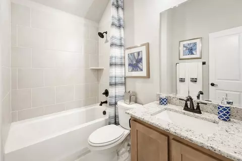 Bath - 112 Sweetwater Dr, Commerce, TX 75428 photo 5 of 6