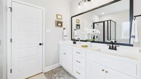 Bath - 235 S Lakepointe Dr, Lafayette, LA 70506 photo 4 of 5