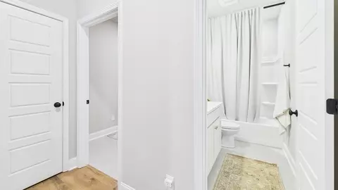 Entry Way - 235 S Lakepointe Dr, Lafayette, LA 70506 photo 7 of 7