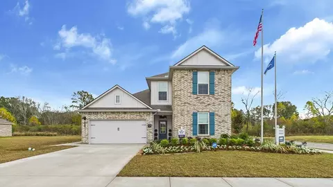Exterior - 235 S Lakepointe Dr, Lafayette, LA 70506 photo 2 of 4