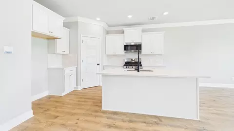 Kitchen - 235 S Lakepointe Dr, Lafayette, LA 70506 photo 1 of 3