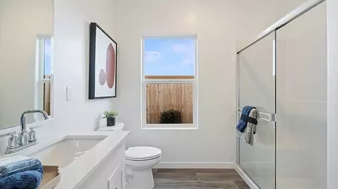 Bath - 8707 Gregans Castle Ave, Bakersfield, CA 93311 photo 2 of 5