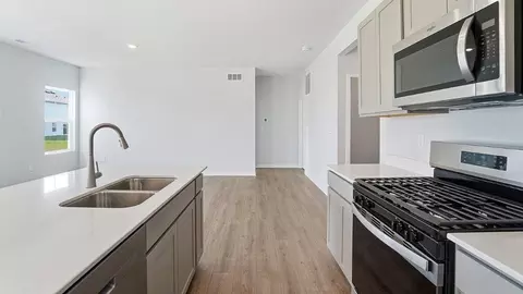 Kitchen - 105 Appleseed Way, Mount Vernon, OH 43050 photo 5 of 7