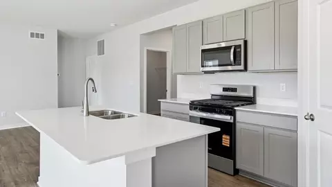 Kitchen - 105 Appleseed Way, Mount Vernon, OH 43050 photo 2 of 7