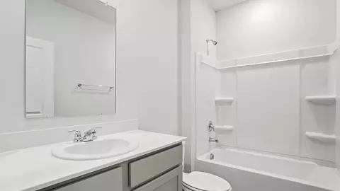 Bath - 105 Appleseed Way, Mount Vernon, OH 43050 photo 2 of 6
