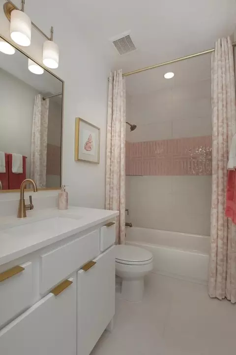 Bath - 5410 Elegance Pl, Manvel, TX 77578 photo 4 of 6