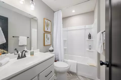 Bath - 8295 Busey Rd, Pickerington, OH 43147 photo 5 of 7