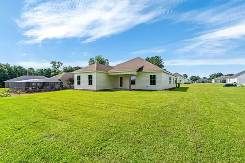 Exterior - 636 Ridgeland Rd, Dothan, AL 36301 photo 6 of 7