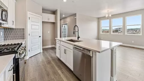 Kitchen - 3402 N Buchanan Way, Aurora, CO 80019 photo 4 of 5