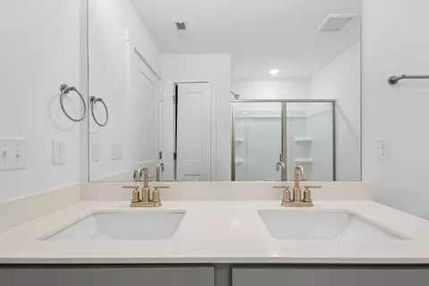 Bath - 2900 Suzanne Landon Dr K2, Murfreesboro, TN 37130 photo 1 of 4