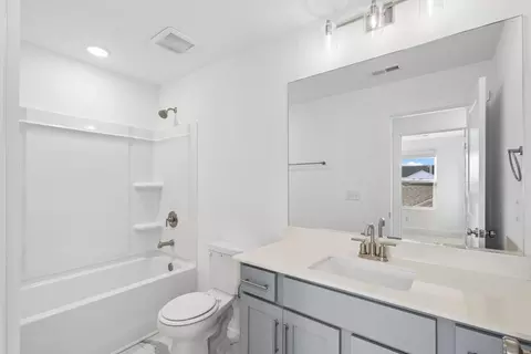 Bath - 2900 Suzanne Landon Dr K2, Murfreesboro, TN 37130 photo 3 of 3