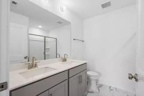 Bath - 2900 Suzanne Landon Dr K2, Murfreesboro, TN 37130 photo 1 of 3