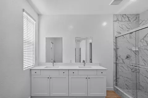 Bath - 1788 Mohave Rd S, Madera, CA 93636 photo 3 of 5