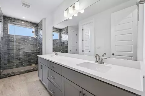 Bath - 443 San Saba Dr, Buda, TX 78610 photo 2 of 5