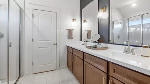 Bath - 201 Verdin Ave, Kyle, TX 78640 photo 1 of 2