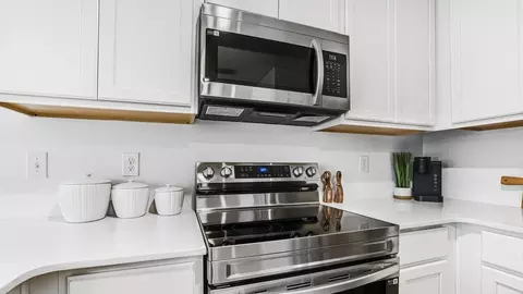 Kitchen - 2824 Sharp St, Pea Ridge, AR 72751 photo 4 of 5