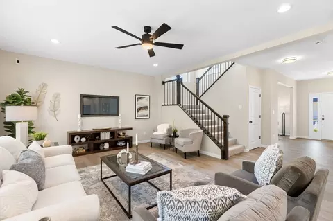 Living - 1020 Taylor Green Dr, Union, MO 63084 photo 5 of 15