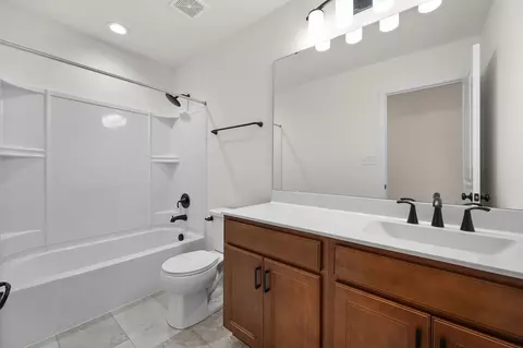Bath - 1020 Taylor Green Dr, Union, MO 63084 photo 13 of 17