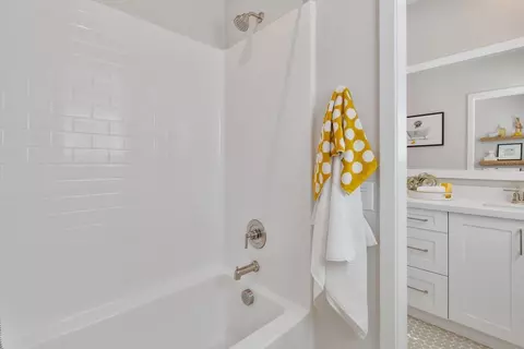 Bath - 169 Bushwillow Way, Piru, CA 93040 photo 1 of 5