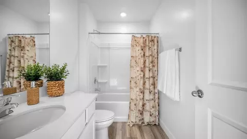 Bath - 2788 E Rushpink Ln #2425, Washington, UT 84780 photo 2 of 8