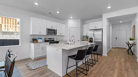 Kitchen - 2788 E Rushpink Ln #2425, Washington, UT 84780 photo 5 of 9