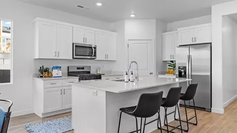 Kitchen - 2788 E Rushpink Ln #2425, Washington, UT 84780 photo 6 of 9
