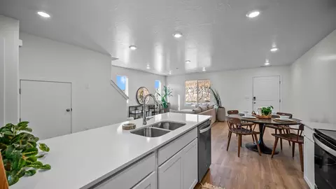 Kitchen - 2788 E Rushpink Ln #2425, Washington, UT 84780 photo 3 of 9