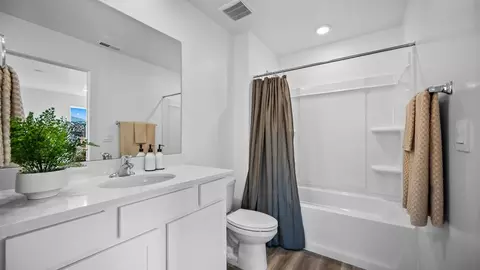 Bath - 2788 E Rushpink Ln #2425, Washington, UT 84780 photo 4 of 8