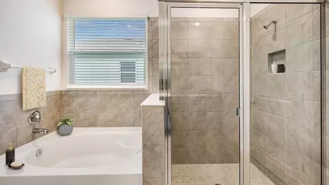 Bath - 314 157th Ct E, Bradenton, FL 34212 photo 4 of 4
