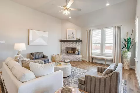Living - 409 Smith Rd, Springtown, TX 76082 photo 1 of 2