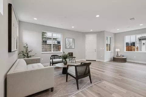 Living - 238 Mindy Way, Pittsburg, CA 94565 photo 2 of 3
