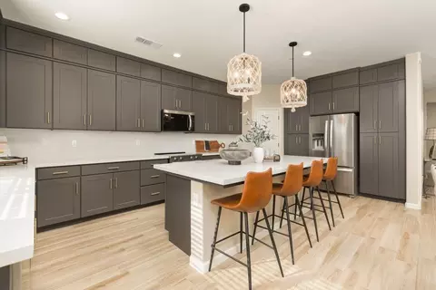Kitchen - 1629 W Sable Pl, Hanford, CA 93230 photo 11 of 13