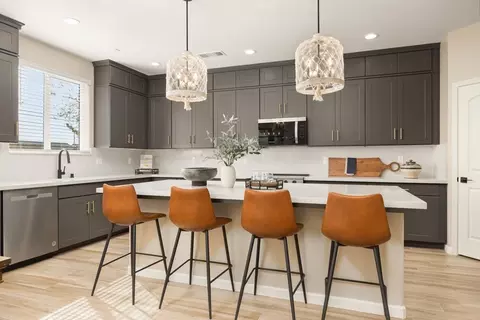 Kitchen - 1629 W Sable Pl, Hanford, CA 93230 photo 10 of 13