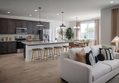 Kitchen - 1629 W Sable Pl, Hanford, CA 93230 photo 5 of 13