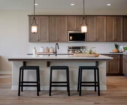 Kitchen - 1629 W Sable Pl, Hanford, CA 93230 photo 7 of 13