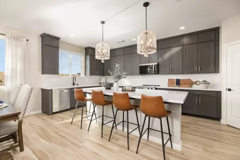 Kitchen - 1629 W Sable Pl, Hanford, CA 93230 photo 9 of 13