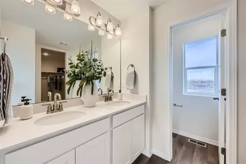 Bath - 986 Rhapsody Dr, Windsor, CO 80550 photo 2 of 7