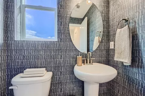 Bath - 986 Rhapsody Dr, Windsor, CO 80550 photo 1 of 7