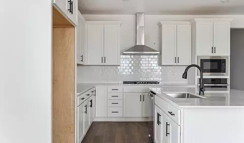 Kitchen - 25283 E Warren Pl, Aurora, CO 80018 photo 3 of 3