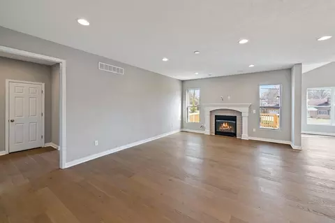 Living - 5775 Irwin Dr, Cincinnati, OH 45248 photo 9 of 10