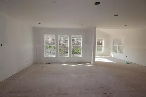 Living - 5775 Irwin Dr, Cincinnati, OH 45248 photo 7 of 8