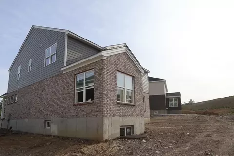 Exterior - 5775 Irwin Dr, Cincinnati, OH 45248 photo 10 of 17
