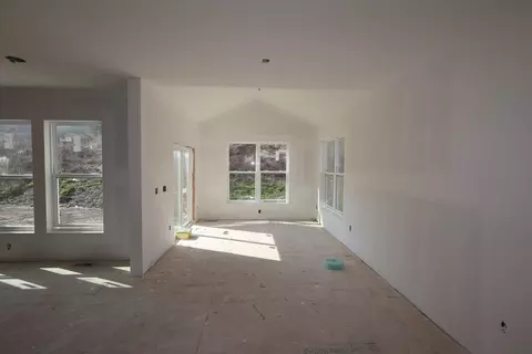 Living - 5775 Irwin Dr, Cincinnati, OH 45248 photo 3 of 10